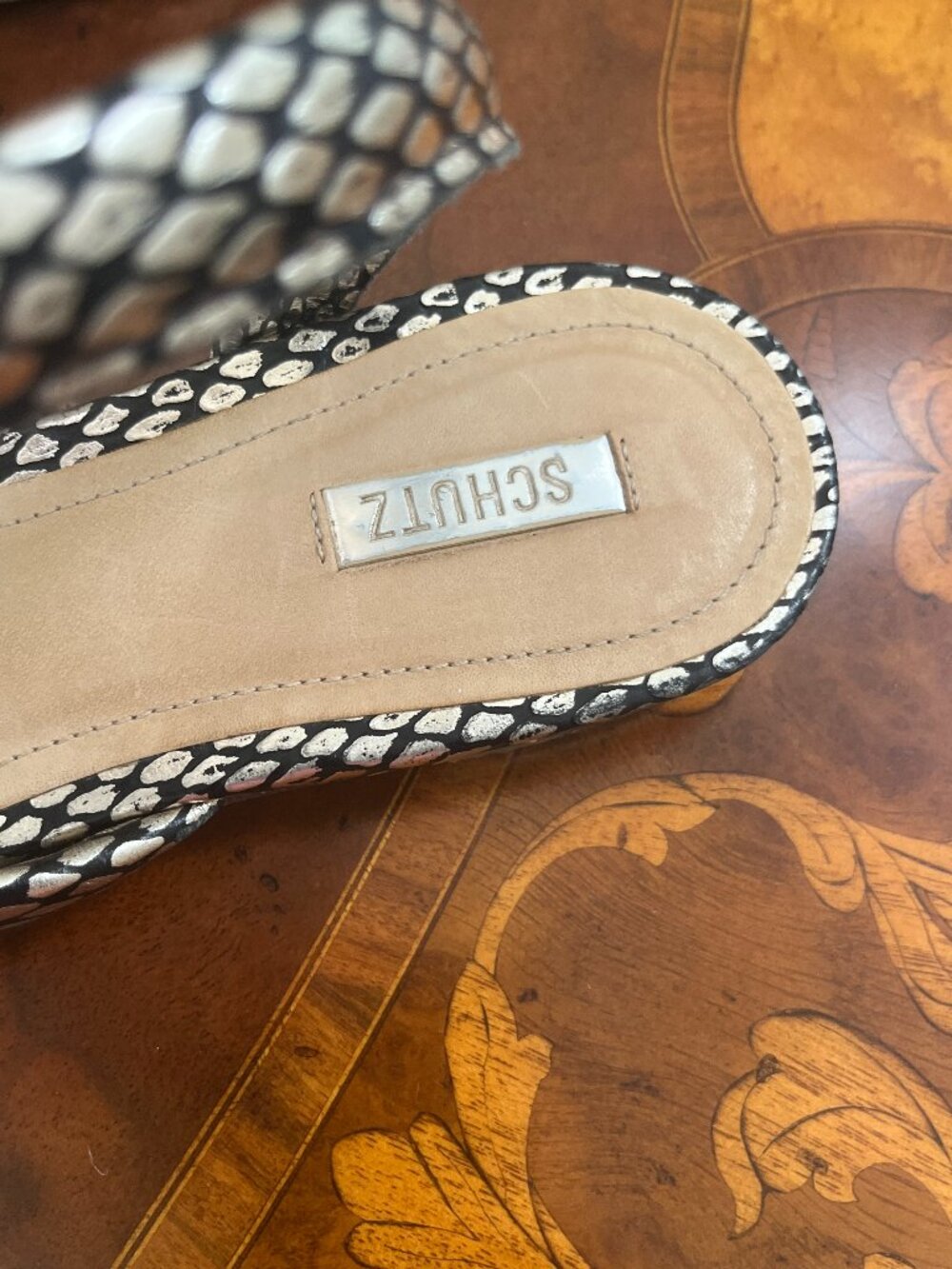 Schutz Gladiator Wrap Around Metallic Snake Print Flat Sandals Size 6.5 - Picture 5 of 10